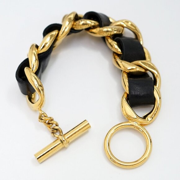 CHANEL CC Logo Toggle Black Leather Bracelet 7.8" Gold Tone 26 Auth w/Box l11417 - Picture 15 of 15